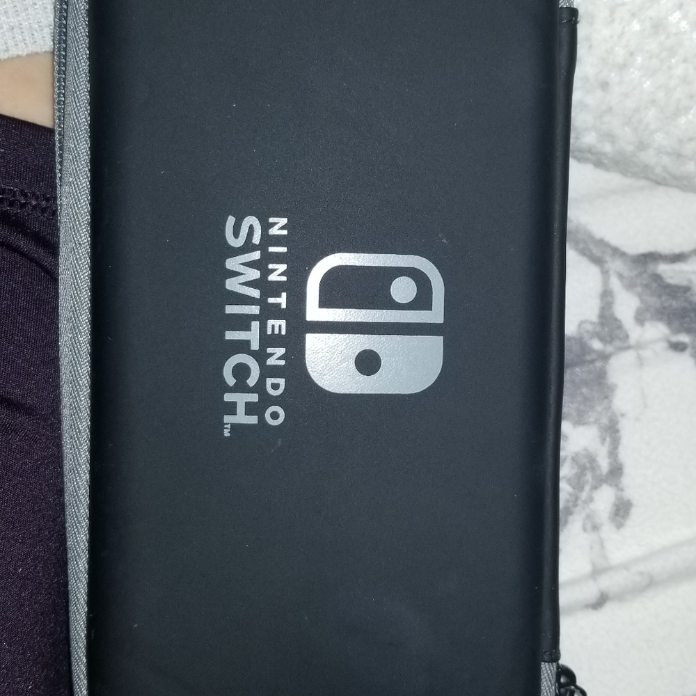 Nintendo switch case, comes with screen protector